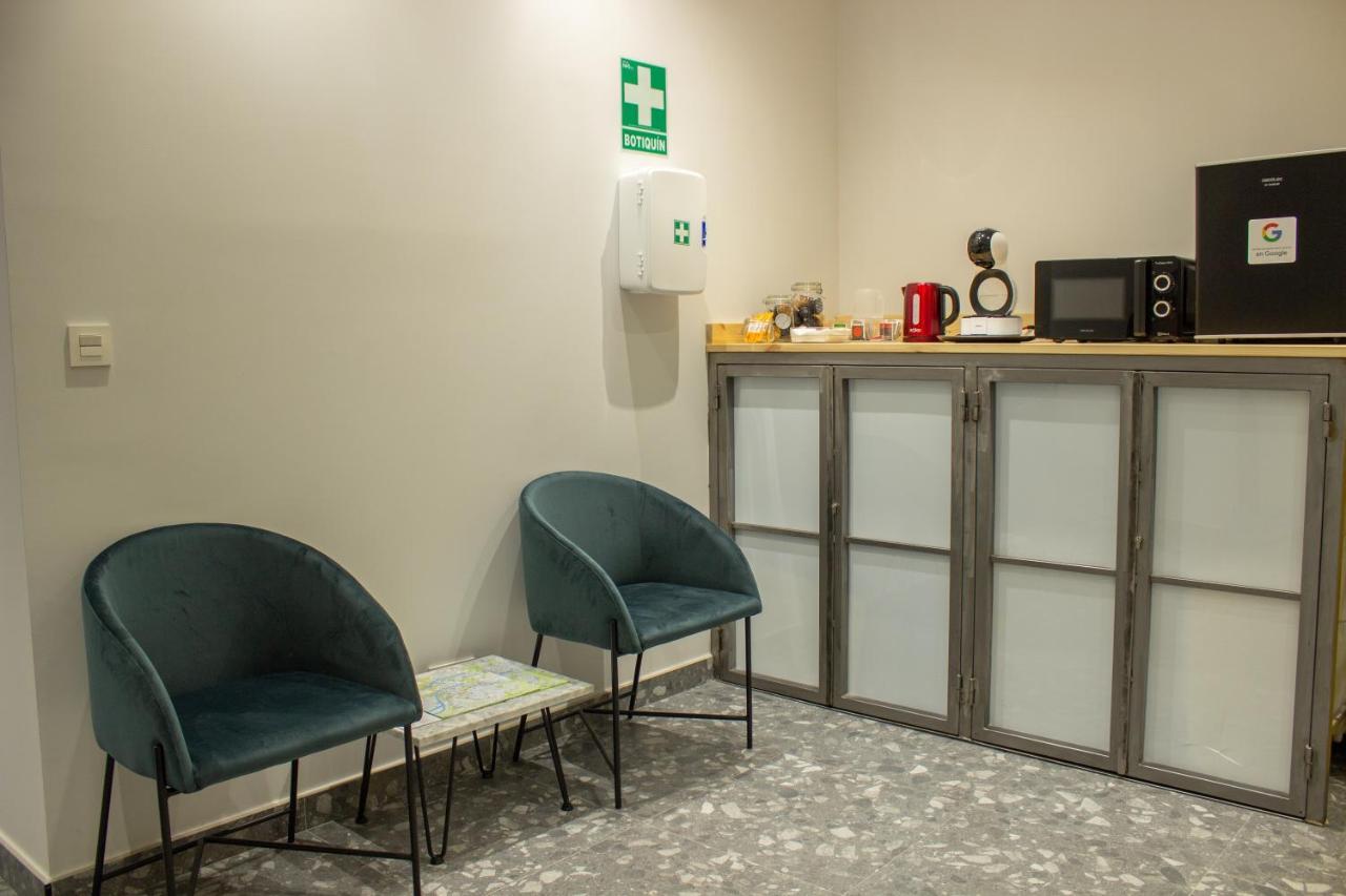 Pension B4R Self Check In Bilbao Kültér fotó